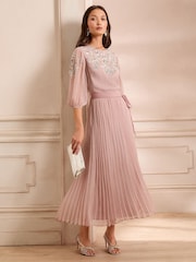 Love & Roses Embellished Crew Neck Pleated Midi Dress - Imagen 5 de 5