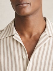 Stein/Weiß - Reiss Trig Textured Stripe Cuban-Collar Shirt - Bild 5 von 7