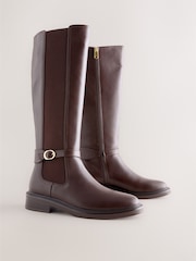 Chocolate marrom - Forever Comfort® Round Toe Buckle Detail Knee High Boots - Imagem 2 de 5