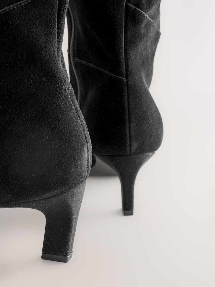 Camurça preta - Botas Forever Comfort ® com salto alto e bico fino - Imagem 3 de 3