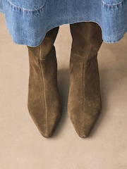 أخضر كاكي سويد - Forever Comfort® Knee High Chisel Toe Heeled Boots - صورة 1 من 9