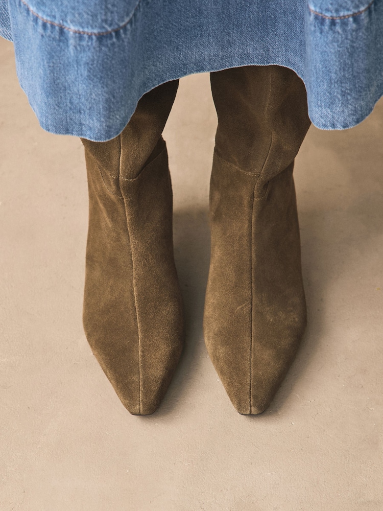 أخضر كاكي سويد - Forever Comfort® Knee High Chisel Toe Heeled Boots - صورة 1 من 9 أخضر كاكي سويد - Forever Comfort® Knee High Chisel Toe Heeled Boots - صورة 1 من 9