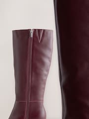 Cuero burdeos rojo - Botas de tacón de aguja hasta la rodilla de Forever Comfort® - Imagen 5 de 5