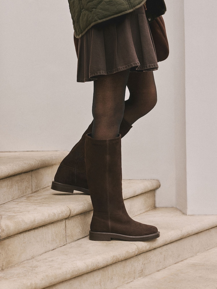Camurça marrom chocolate - Botas de couro Forever Comfort® bico redondo e cano alto grosso - Imagem 2 de 11