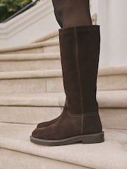 Camurça marrom chocolate - Botas de couro Forever Comfort® bico redondo e cano alto grosso - Imagem 5 de 11