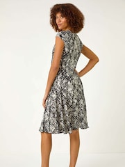 Roman White Cross Hatch Print Stretch Midi Dress - Image 3 of 5