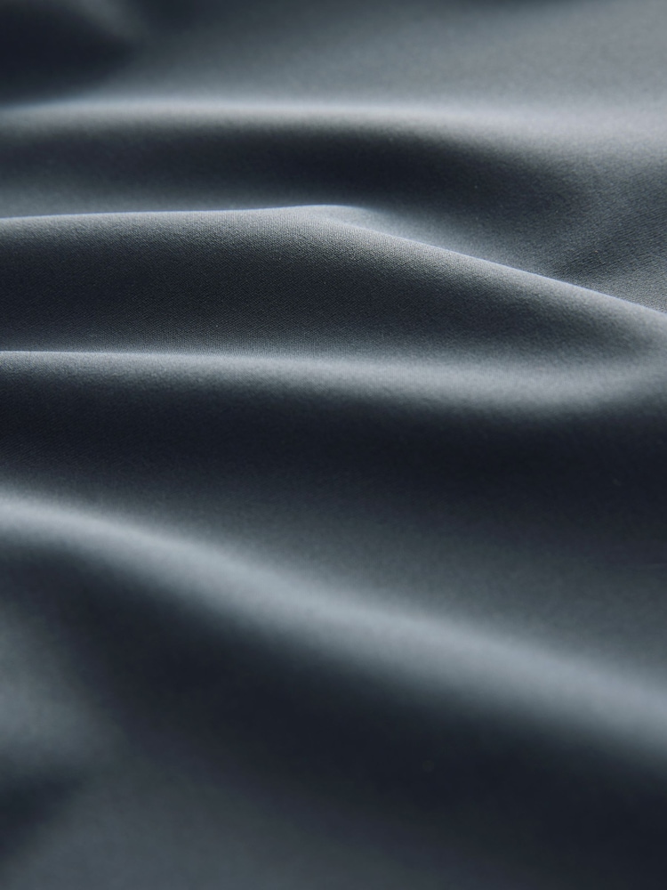 Marineblau - self. – Kurzarm-Top mit Passform - Bild 7 von 7 Marineblau - self. – Kurzarm-Top mit Passform - Bild 7 von 7