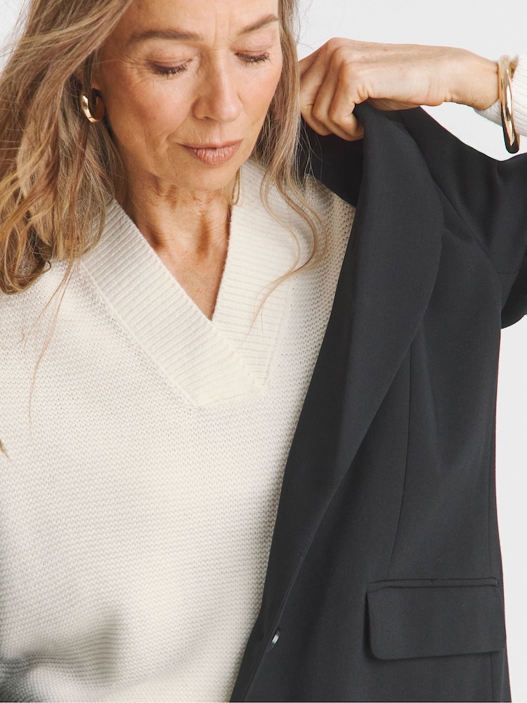 JD Williams White V-Neck Curved Hem Jumper - Image 3 of 6
