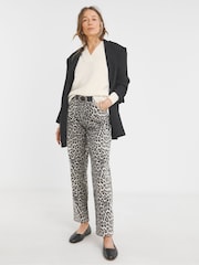 JD Williams White V-Neck Curved Hem Jumper - Image 4 of 6