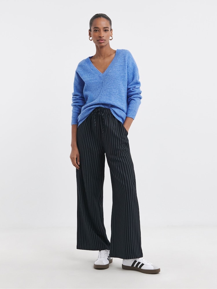 JD Williams Blue Sponge V-Neck Jumper - Image 4 of 4