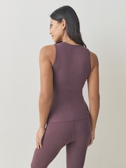لون التوت - Thermogen Maximum Warmth Rib Thermal Vest - صورة 3 من 9