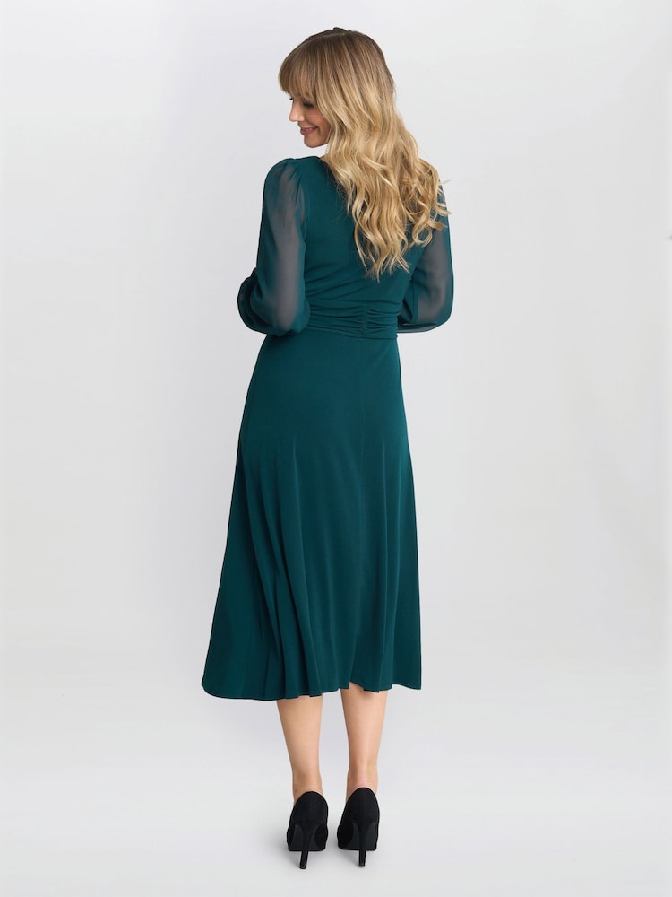 Vestido tipo suéter verde con mangas de gasa Piper de Gina Bacconi - Imagen 2 de 5 Vestido tipo suéter verde con mangas de gasa Piper de Gina Bacconi - Imagen 2 de 5
