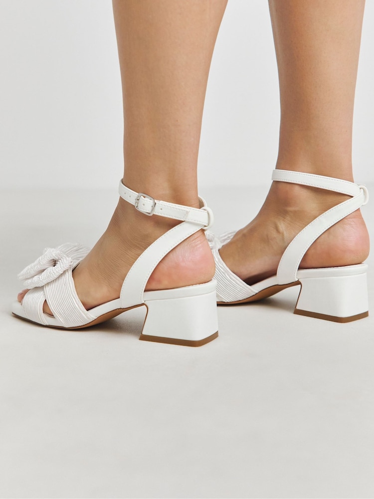 Simply Be White Double Bow Low Block Heels In Extra Wide Fit - Image 4 of 4