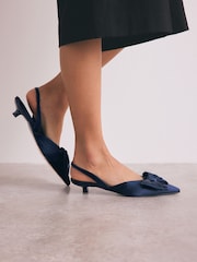 Azul marino - Forever Comfort® Point Toe Bow Slingback Kitten Heels - Imagen 4 de 9