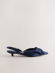 Azul marino - Forever Comfort® Point Toe Bow Slingback Kitten Heels - Imagen 8 de 9