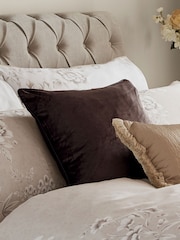 وسادة Nigella من Laura Ashley  - صورة 1 من 3