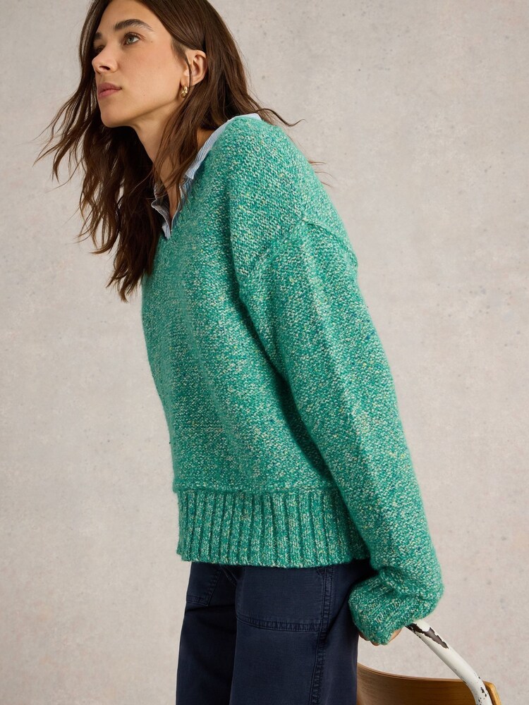 Zielony - Teksturowany sweter White Stuff Tammy z dekoltem w szpic - Image 1 of 6