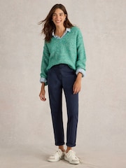 Zielony - Teksturowany sweter White Stuff Tammy z dekoltem w szpic - Image 3 of 6