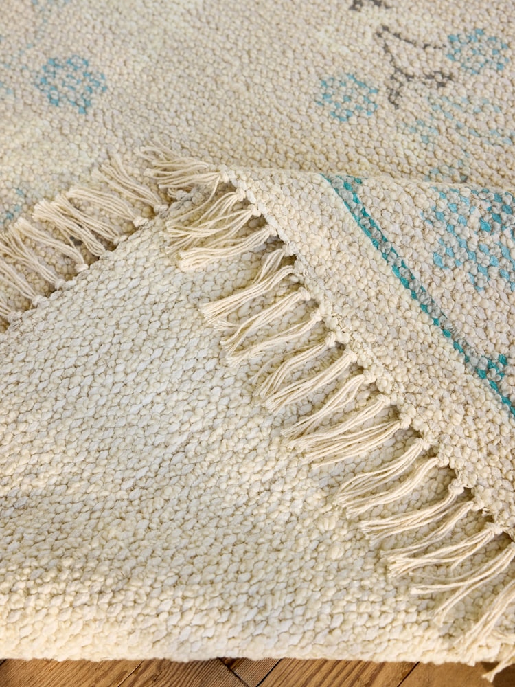 Shabby Chic by Rachel Ashwell® Blue Printed Boucle Tassel Rug - Image 4 of 4