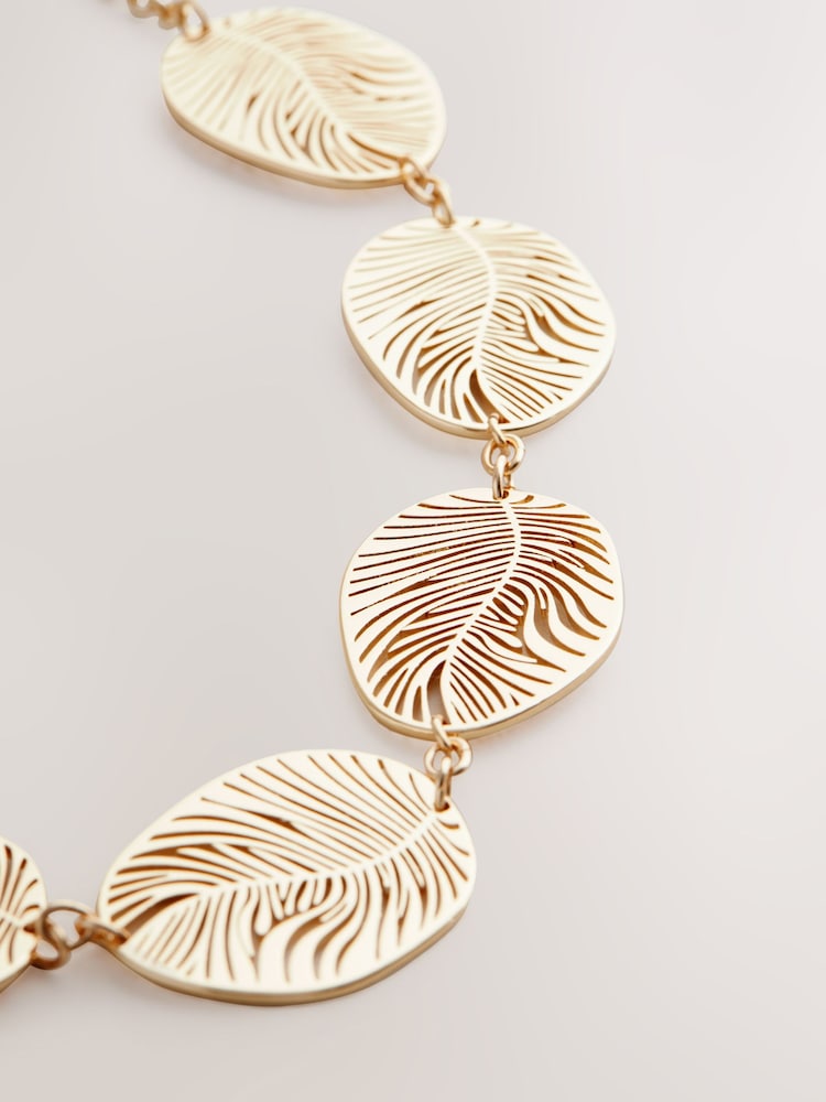 Gold Tone Filigree Collar Necklace - Image 2 of 3 Gold Tone Filigree Collar Necklace - Image 2 of 3