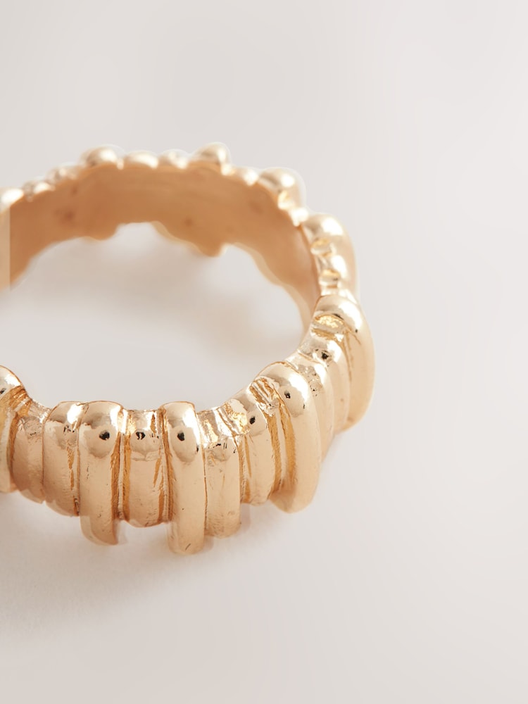 Gold Tone Ridged Ring - Image 2 of 3