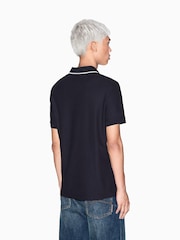 Camisa polo Armani Exchange Regular Fit com logotipo azul - Imagem 2 de 5
