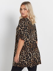 Yours Curve Top com estampa de leopardo e pregas na frente - Imagem 3 de 5