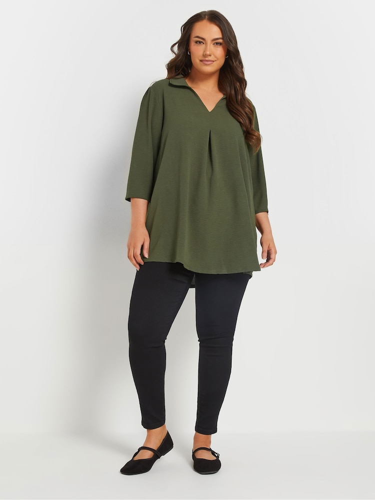 Yours Curve Green Textured Pleated Front Shirt - Image 2 of 5 Yours Curve Green Textured Pleated Front Shirt - Image 2 of 5
