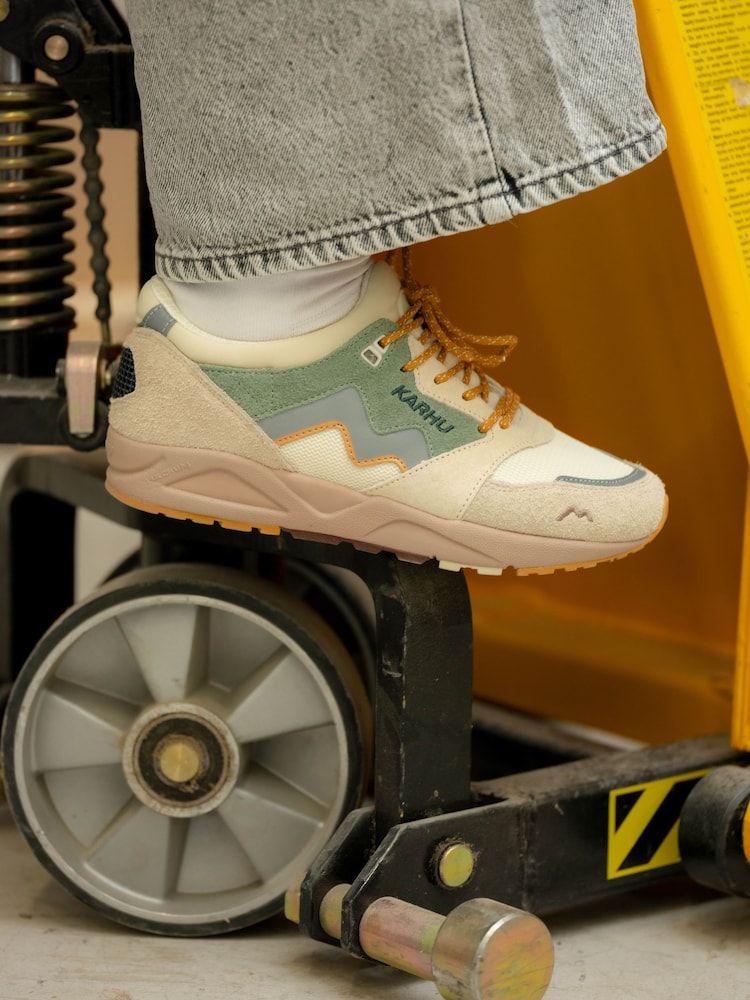 Karhu Cream Aria 95 Trainers - Image 9 of 9