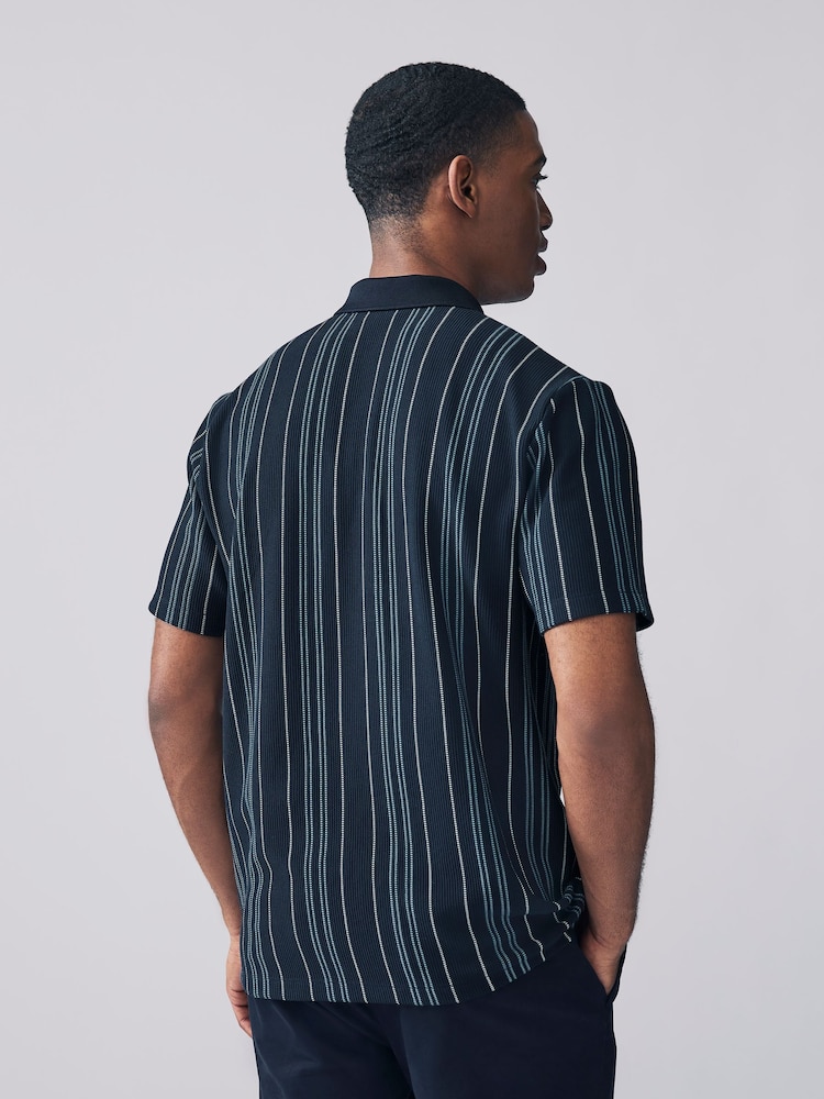 Marineblau/blau - Poloshirt mit vertikalen Streifen und Viertelreißverschluss - Bild 2 von 7 Marineblau/blau - Poloshirt mit vertikalen Streifen und Viertelreißverschluss - Bild 2 von 7