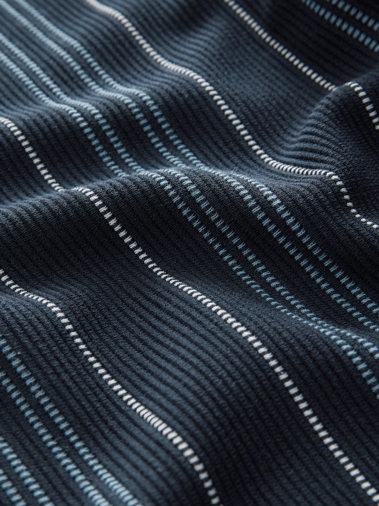 Marineblau/blau - Poloshirt mit vertikalen Streifen und Viertelreißverschluss - Bild 7 von 7 Marineblau/blau - Poloshirt mit vertikalen Streifen und Viertelreißverschluss - Bild 7 von 7