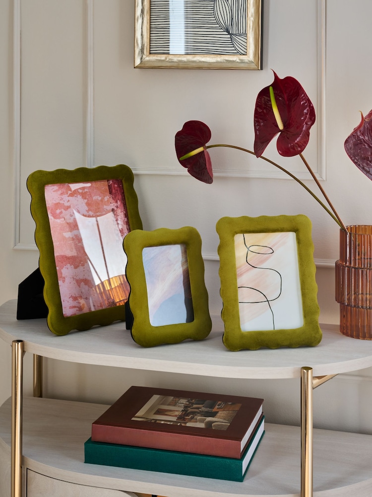 Velvet Wiggle Photo Frame - صورة 2 من 5