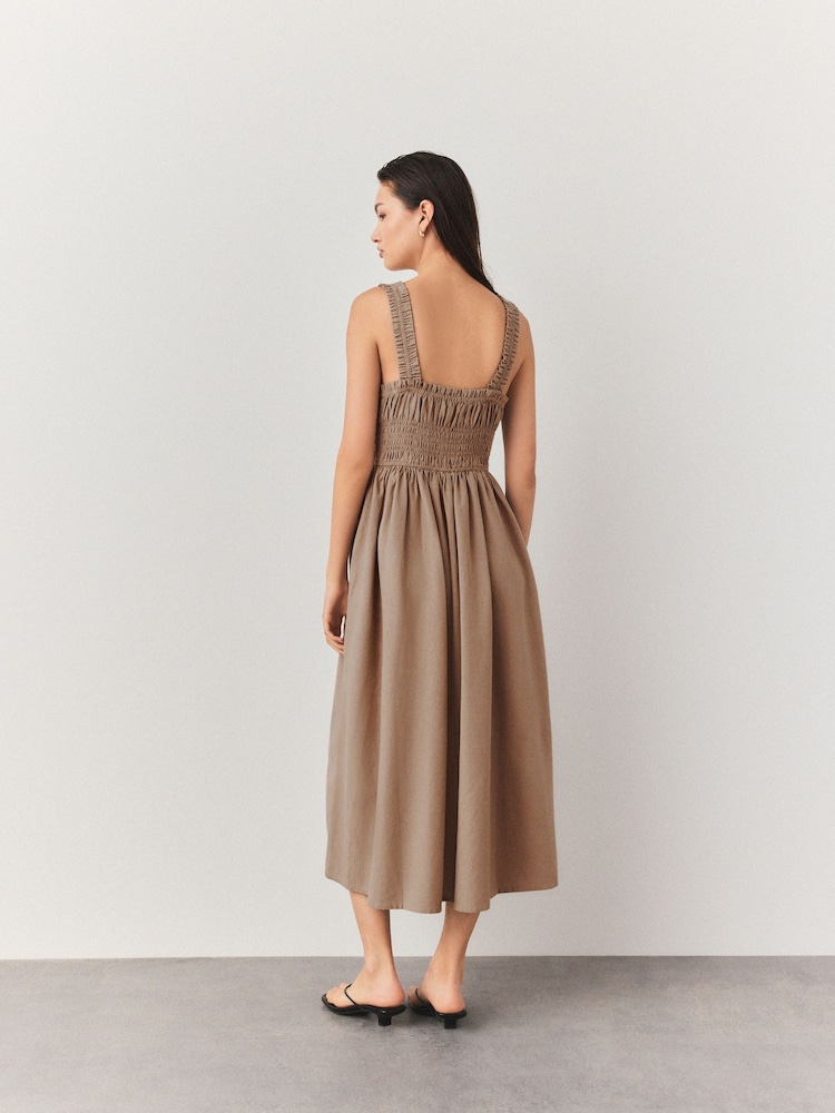 Neutrale Farbe - Midi-Kleid mit Trägern und Bindband vorne - Bild 2 von 8 Neutrale Farbe - Midi-Kleid mit Trägern und Bindband vorne - Bild 2 von 8