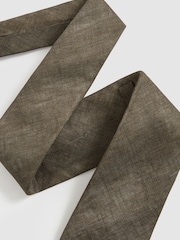 Reiss Olive Elio Linen Textured Tie - Image 3 of 5