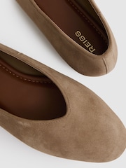 Reiss Taupe Amelia Leather Rounded-Point Toe Ballet Flats - Image 4 of 5