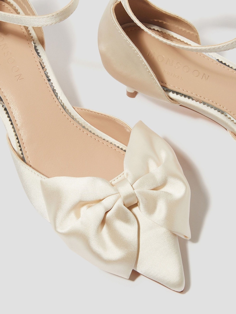 Monsoon Stacy Pumps mit spitzer Zehenpartie und Satin-Schleife - Bild 4 von 4 Monsoon Stacy Pumps mit spitzer Zehenpartie und Satin-Schleife - Bild 4 von 4