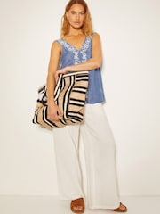 Blusa de cambraia bordada Monsoon Isolde - Imagem 3 de 3