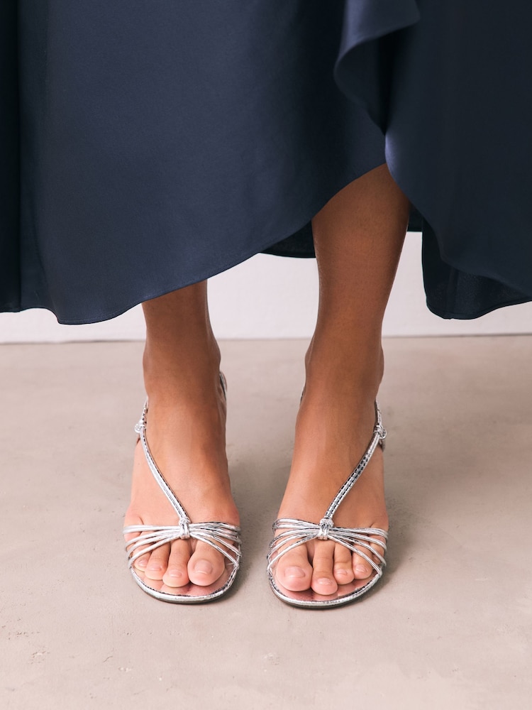 Plateado - Forever Comfort® Strappy Square Toe Heeled Sandals - Imagen 2 de 7 Plateado - Forever Comfort® Strappy Square Toe Heeled Sandals - Imagen 2 de 7