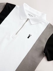 Weiß und Schwarz - Kurzarm-Polo-Shirt aus 100 % Baumwolle mit Viertelreißverschluss im Colourblock-Design (3–16 J.) - Bild 7 von 8