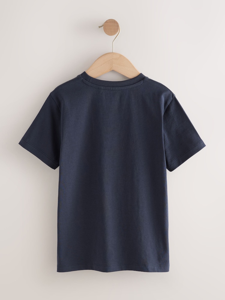 Navy Digi Happy Face - Camiseta de corte estándar y manga corta con estampado integral (3-16 años) - Imagen 2 de 4 Navy Digi Happy Face - Camiseta de corte estándar y manga corta con estampado integral (3-16 años) - Imagen 2 de 4