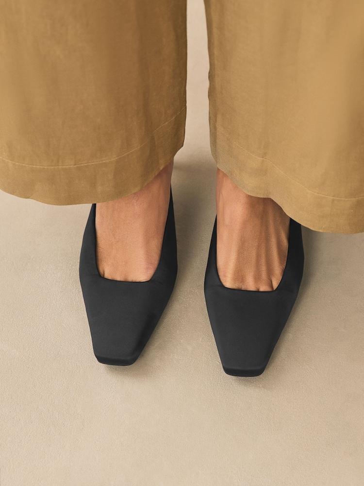 Black Forever Comfort® Chisel Closed Toe Mules - Image 1 of 9