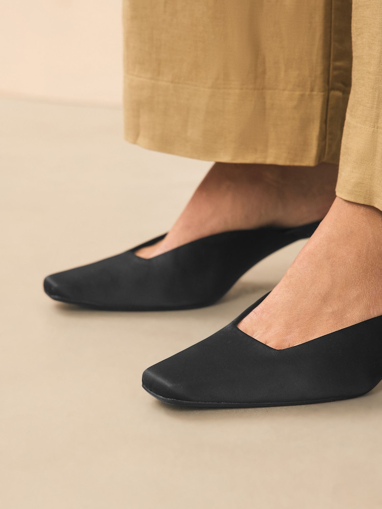 Black Forever Comfort® Chisel Closed Toe Mules - Image 2 of 9