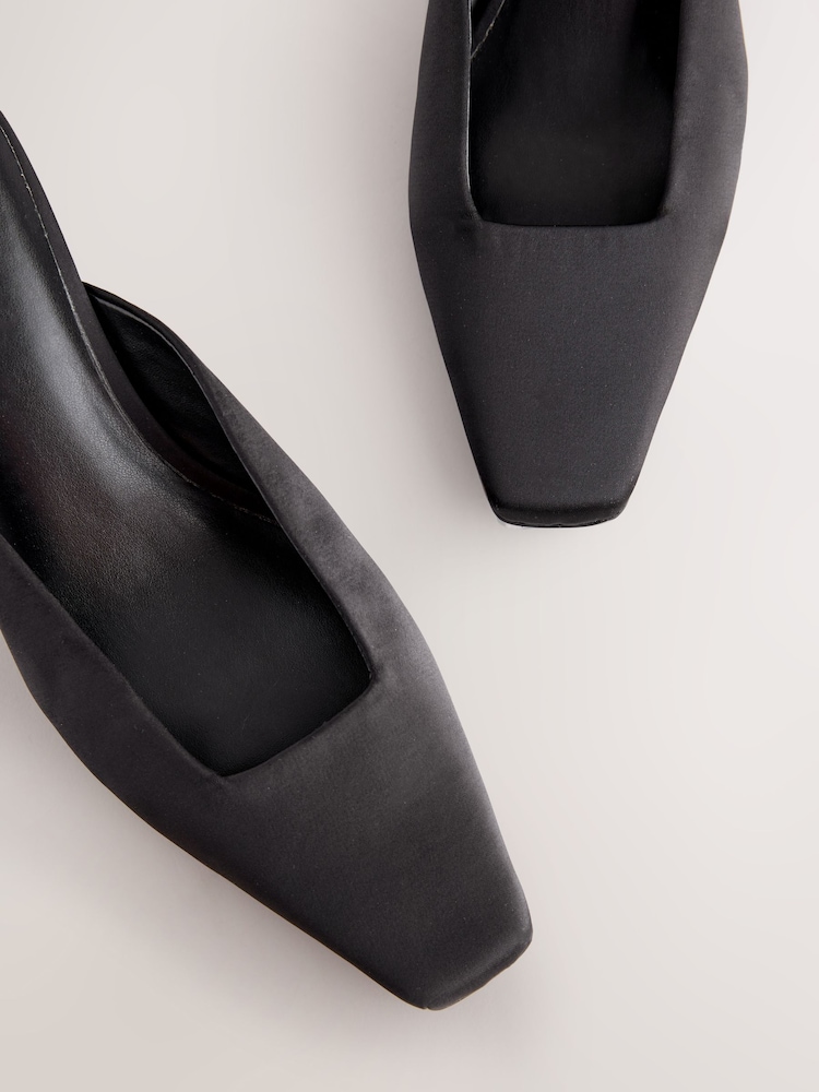 Black Forever Comfort® Chisel Closed Toe Mules - Image 9 of 9