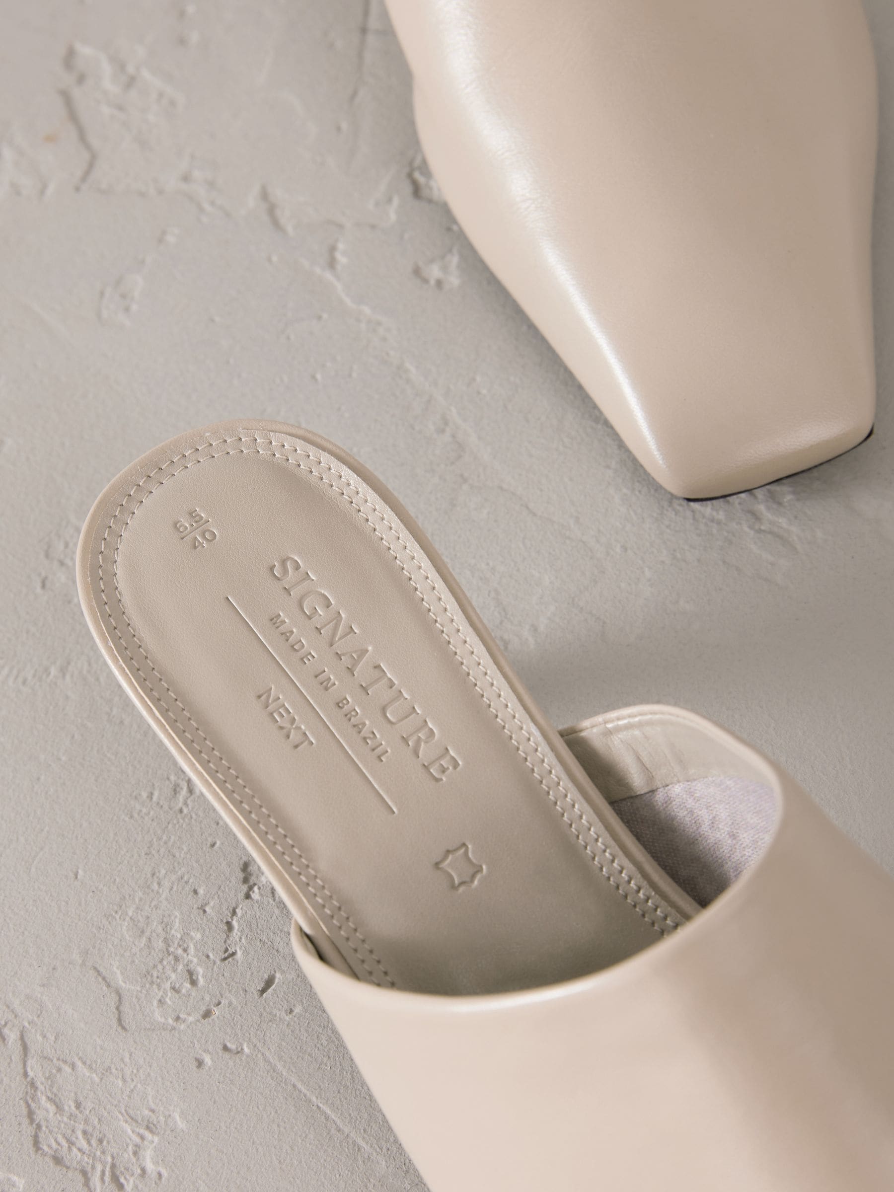 新品　未使用　Bit Square-Toe Mules サイズ37 beige Buy Stone Signature Premium Leather Pointed Toe Mules from Next USA