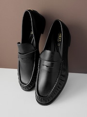 Negro - Forever Comfort® Premium Leather With Motionflex Ruched Loafers - Imagen 6 de 11