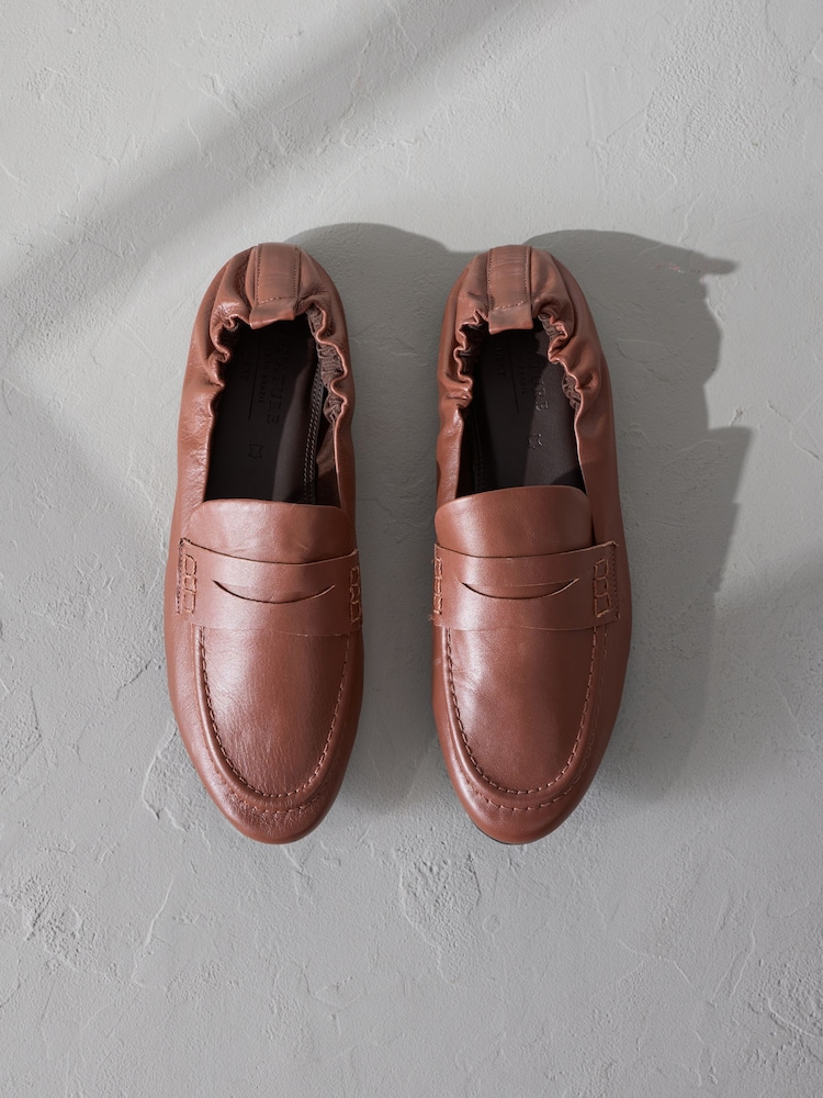 Tan Brown Signature Premium Leather Ruched Back Round Toe Loafers - Image 1 of 7