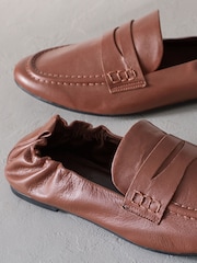 Tan Brown Signature Premium Leather Ruched Back Round Toe Loafers - Image 5 of 7