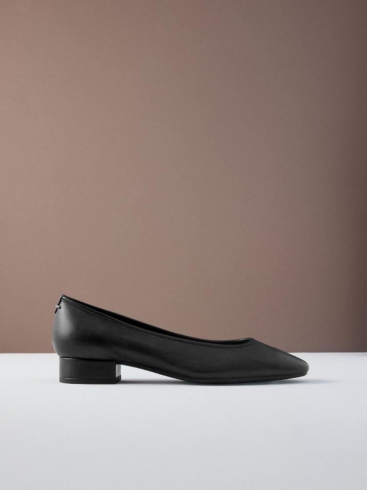 أسود - Premium Leather With Motionflex Low Block Round Toe Ballerina - صورة 1 من 9 أسود - Premium Leather With Motionflex Low Block Round Toe Ballerina - صورة 1 من 9