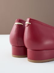 Rojo - Forever Comfort® Premium Leather With Motionflex Bajo Block Round Toe Ballerina - Imagen 8 de 11