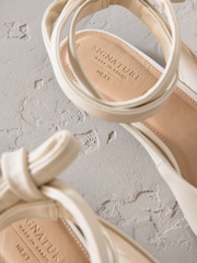 عاجي - Signature Premium Leather Wrap Up Balllerina Flats - صورة 4 من 5